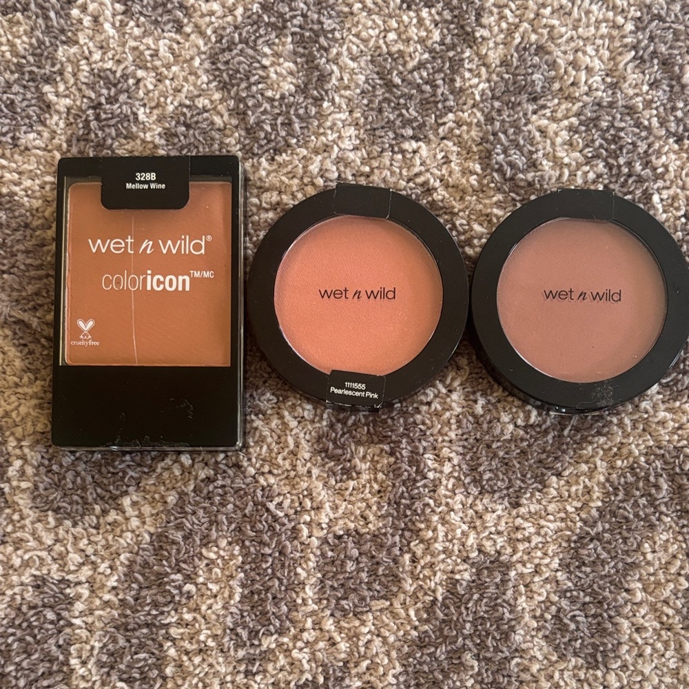 Wet n Wild Color Icon Blush Trio - Mellow Wine & Pearlescent Pink